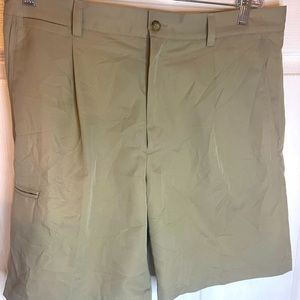 Wedge Shorts SZ 34 Pleated Front, 100% Polyester Golf Walking Shorts